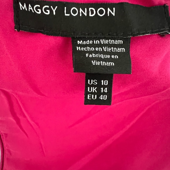 Pretty Maggy London V-Neck Sleeveless Solid Maxi Dress in Fuschia Medium - Picture 13 of 13